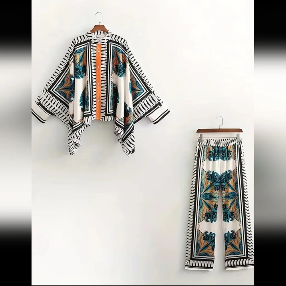 Woman Ethnic print two piece set (M top, L bottom) - Picture 4 of 7